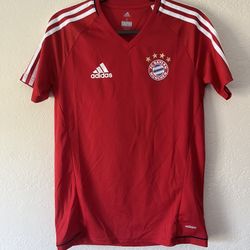 Bayern Munich Red Soccer Jersey Mens Size Small