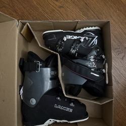 Lange Women’s Ski Boots