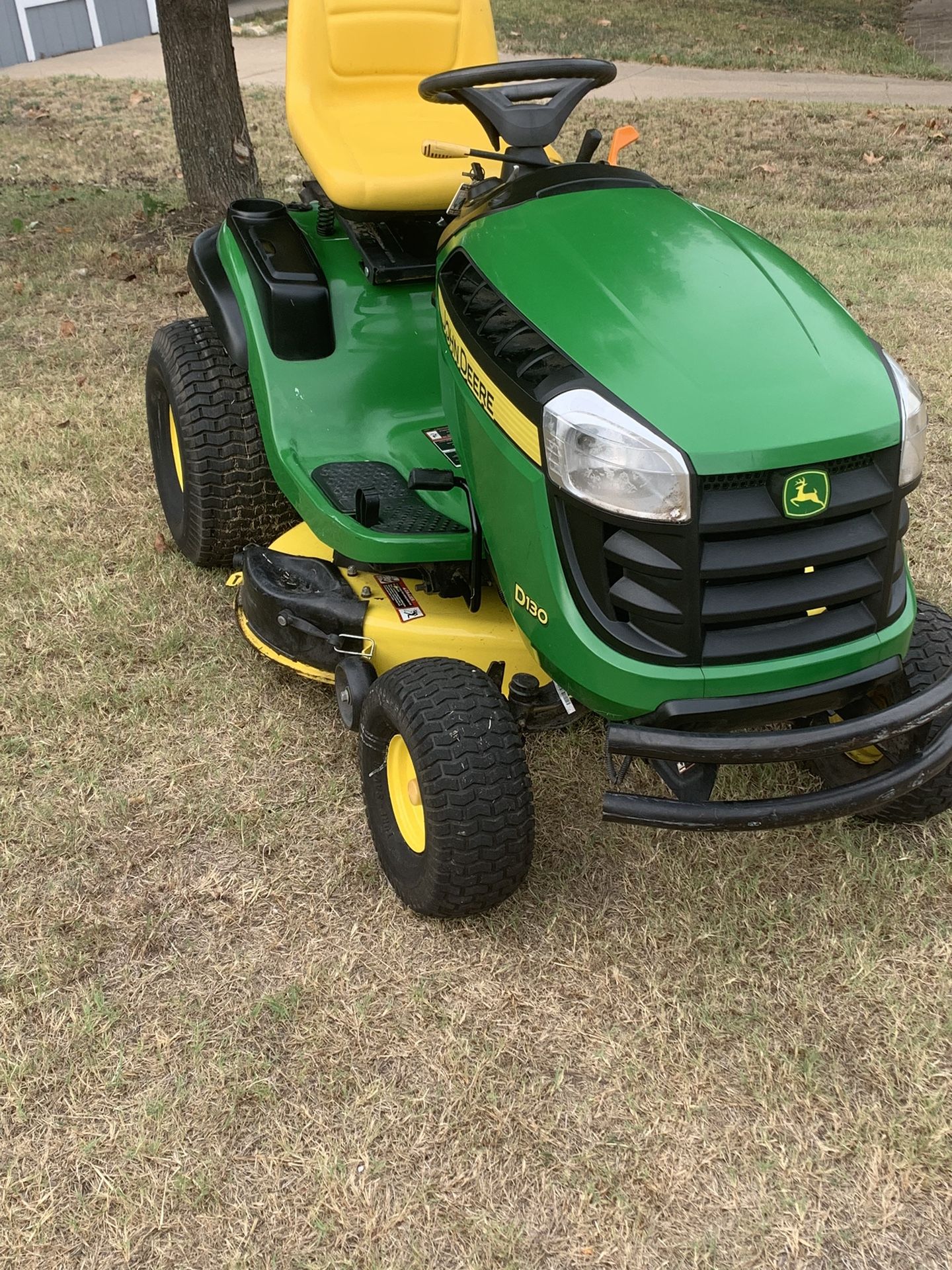 D130 John Deere Riding Mower (42”)135hr