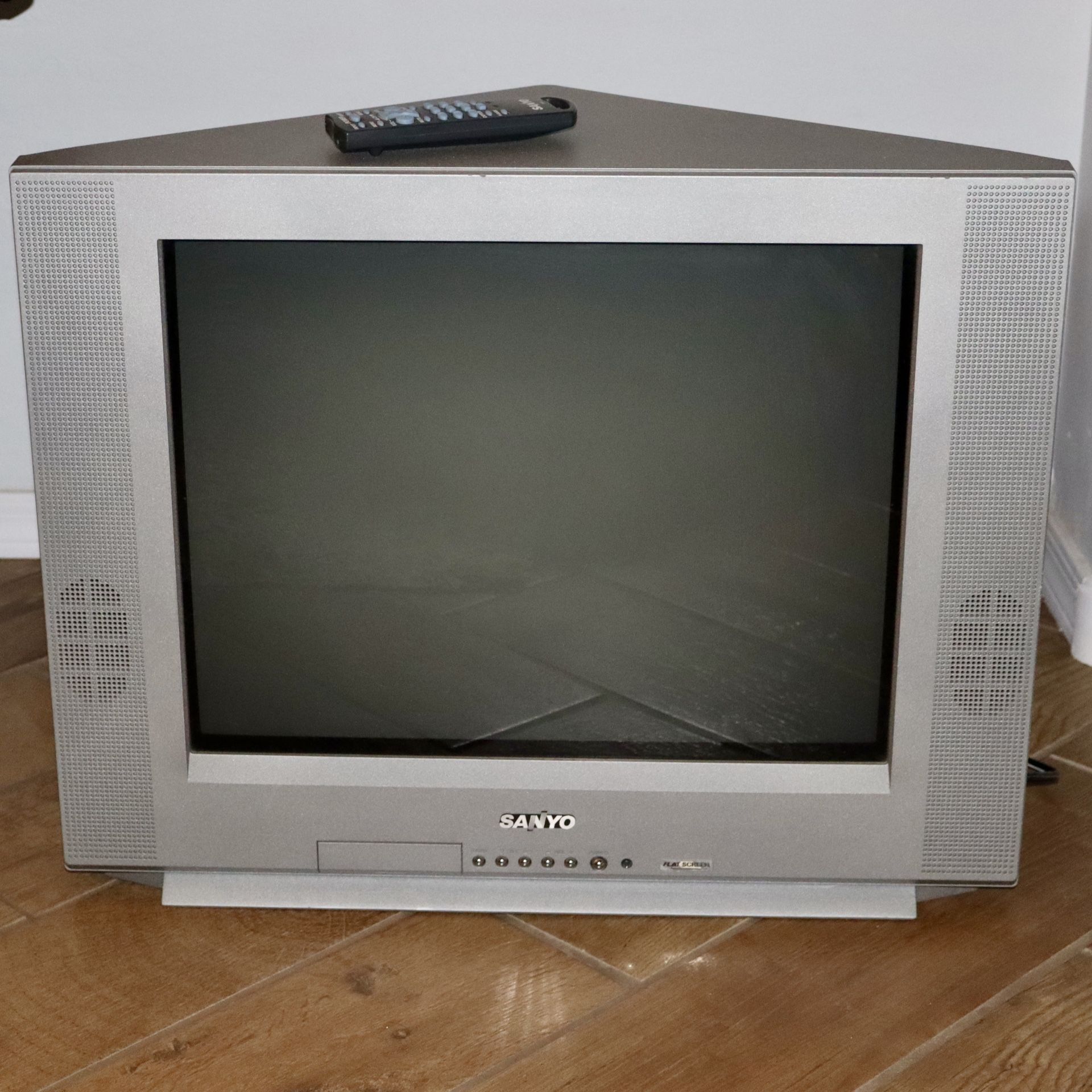 Vintage Sanyo CRT TV Model DS20930