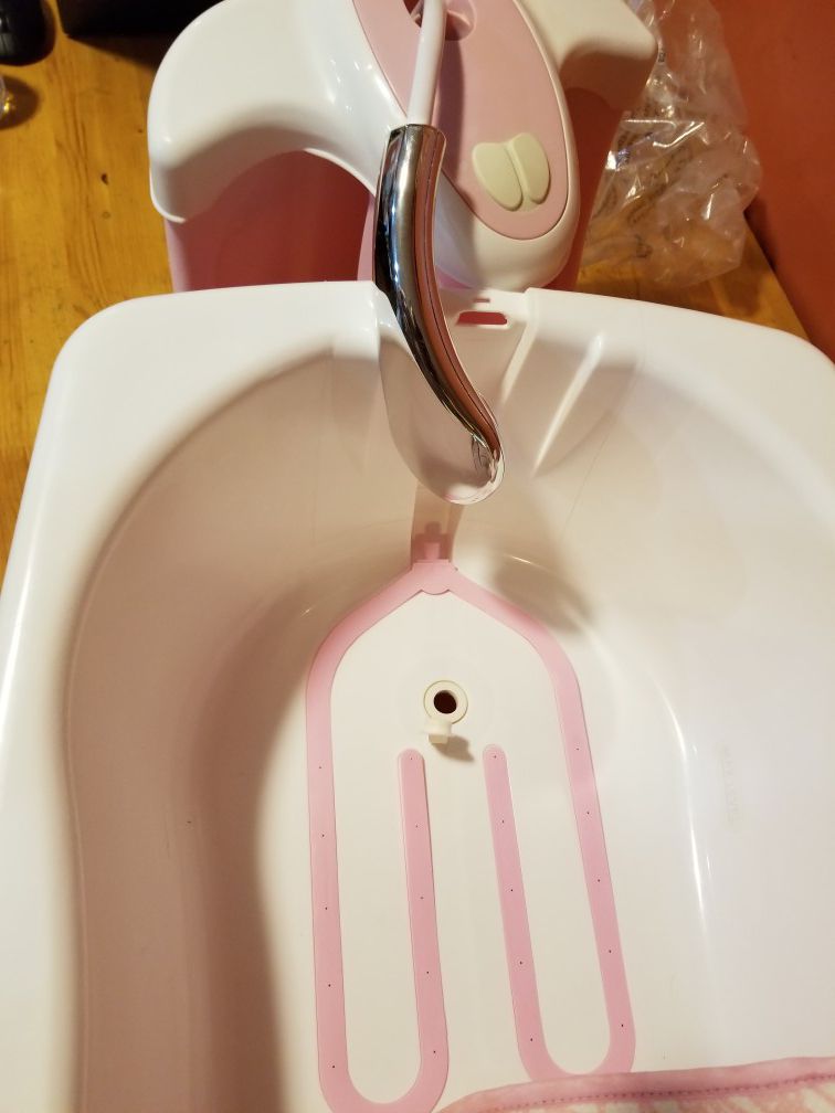 Baby bath tub pink