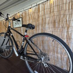 Giant Hybrid Bike – Smooth Ride, Ready to Go!