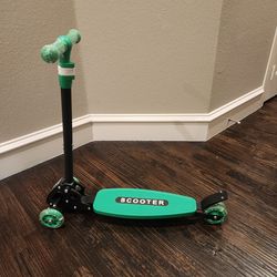 Kick Scooter with lean to steer adjustable handlebar