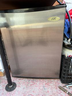 Mini fridge