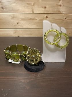 BNWT 3 piece Cache costume jewelry set in green and gold
