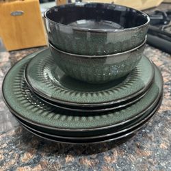 Kitchen Dishes Dark Green 
