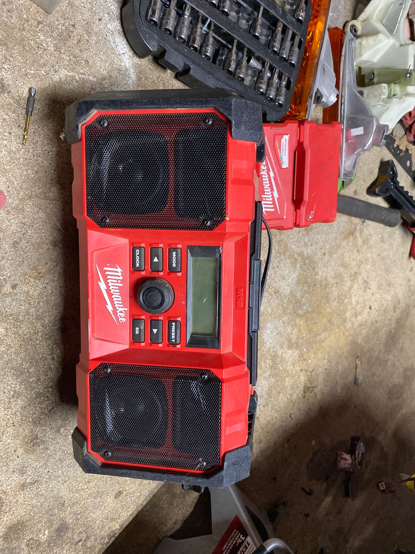Milwaukee m18 job radio