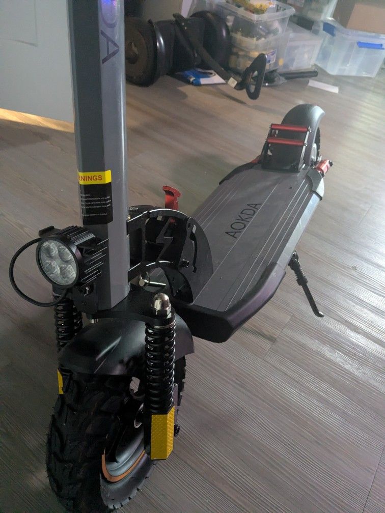 AOKDA E SCOOTER W/ LIGHTSHOW