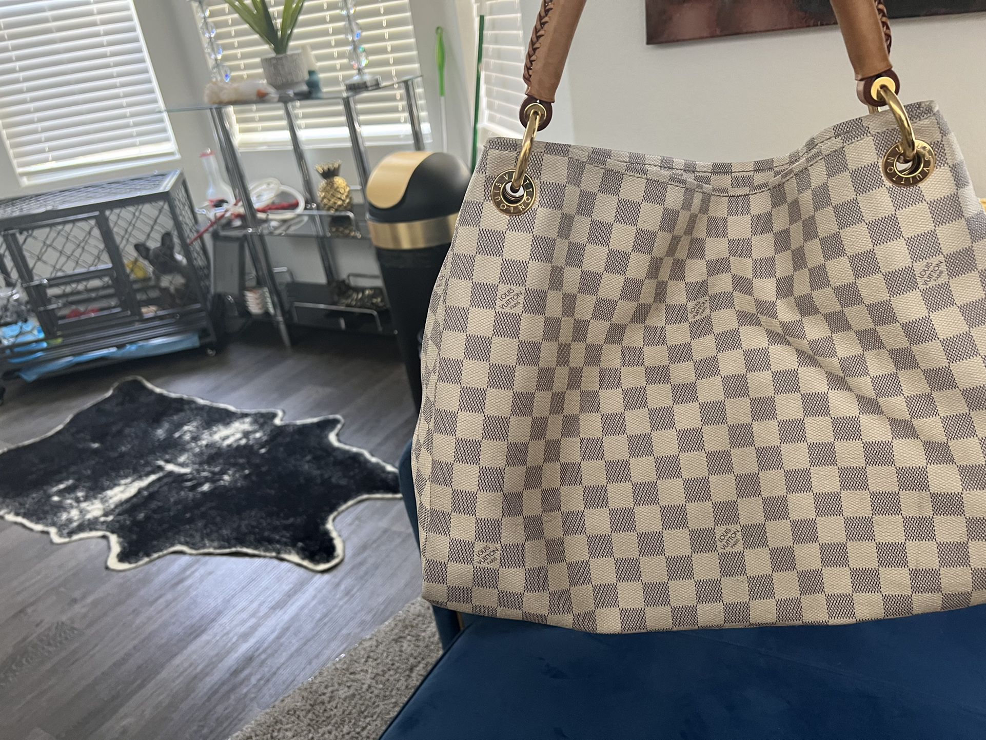 A Louis Vuitton purse for Sale in Henderson, NV - OfferUp