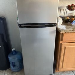 Refrigerator With Freezer
