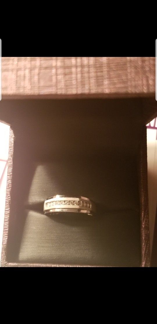 Men's Wedding Ring. Brand New