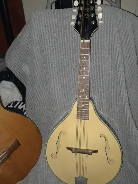 Glen Burton Mandolin. Great shape, nice sound. Must depart