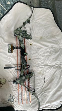 Vintage Oneida Screaming Eagle Compound Bow — Camo, 50-70# Draw Weight