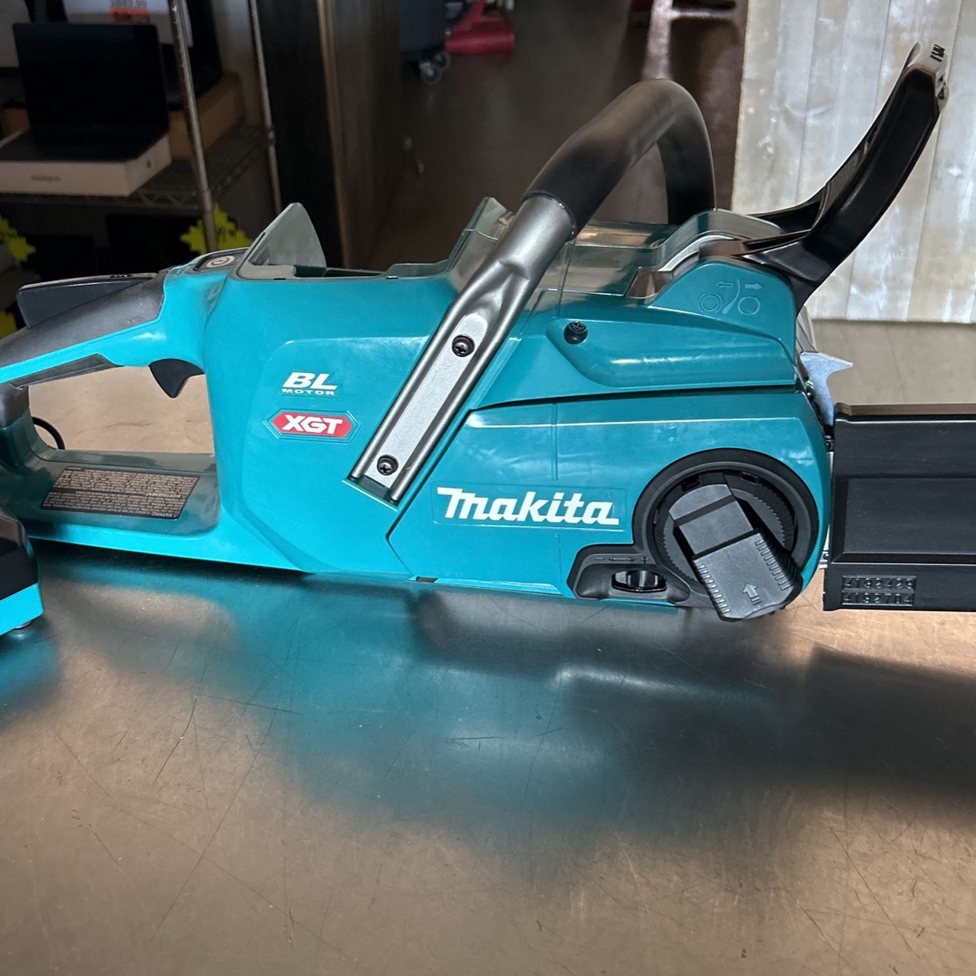 Makita Chainsaw 
