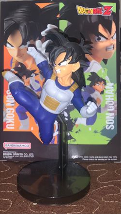 Dragon Ball Z Son Gohan Saiyan Armor Banpresto Super Warriors. This figure is in good condition + 100 dragon ball cards and 1 pack