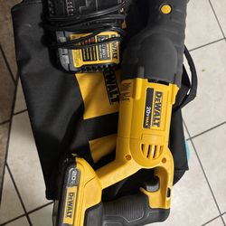 Soso dewalt semi nuevo con batería cargador y bolsa