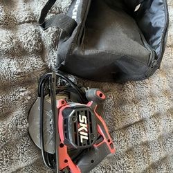 Circular Saw.  Corded 7 1/4 SKIL