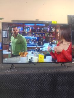 75 inch Samsung 4k smart crystal clear UHD beautiful tv comes with remote control shows great quality clear picture works perfect guaranteed