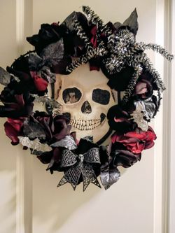 Super cute Halloween Skull Wreath