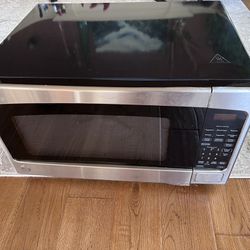 Large GE Microwave Barely Used