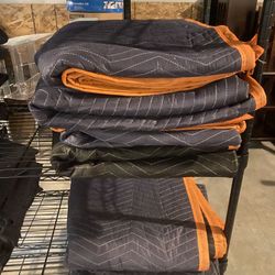 35 Moving Blankets & Pads