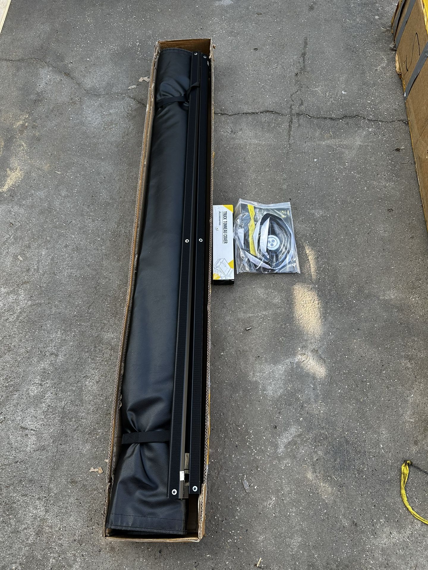 Toyota Tundra 5.5Ft soft roll up cover year 2007/2021