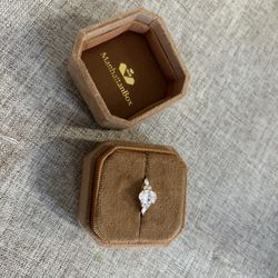 Vintage Oval Diamond Engagement Ring - Unique Gold Moissanite