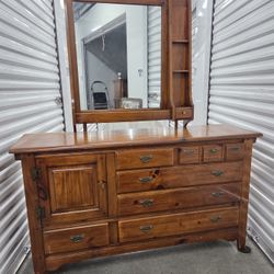 Vintage Link Taylor Pilgrim Pine Solid Wood Dresser W/mirror