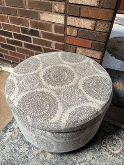 Round storage ottoman gray medallion