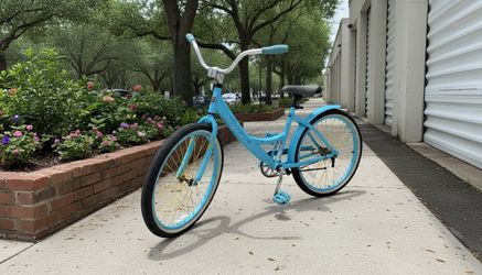 24" Kent La Jolla Girls Beach Cruiser Bike Bicycle! Back Tire needs two new spokes.