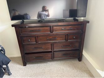 Wood 9 Drawer Dresser