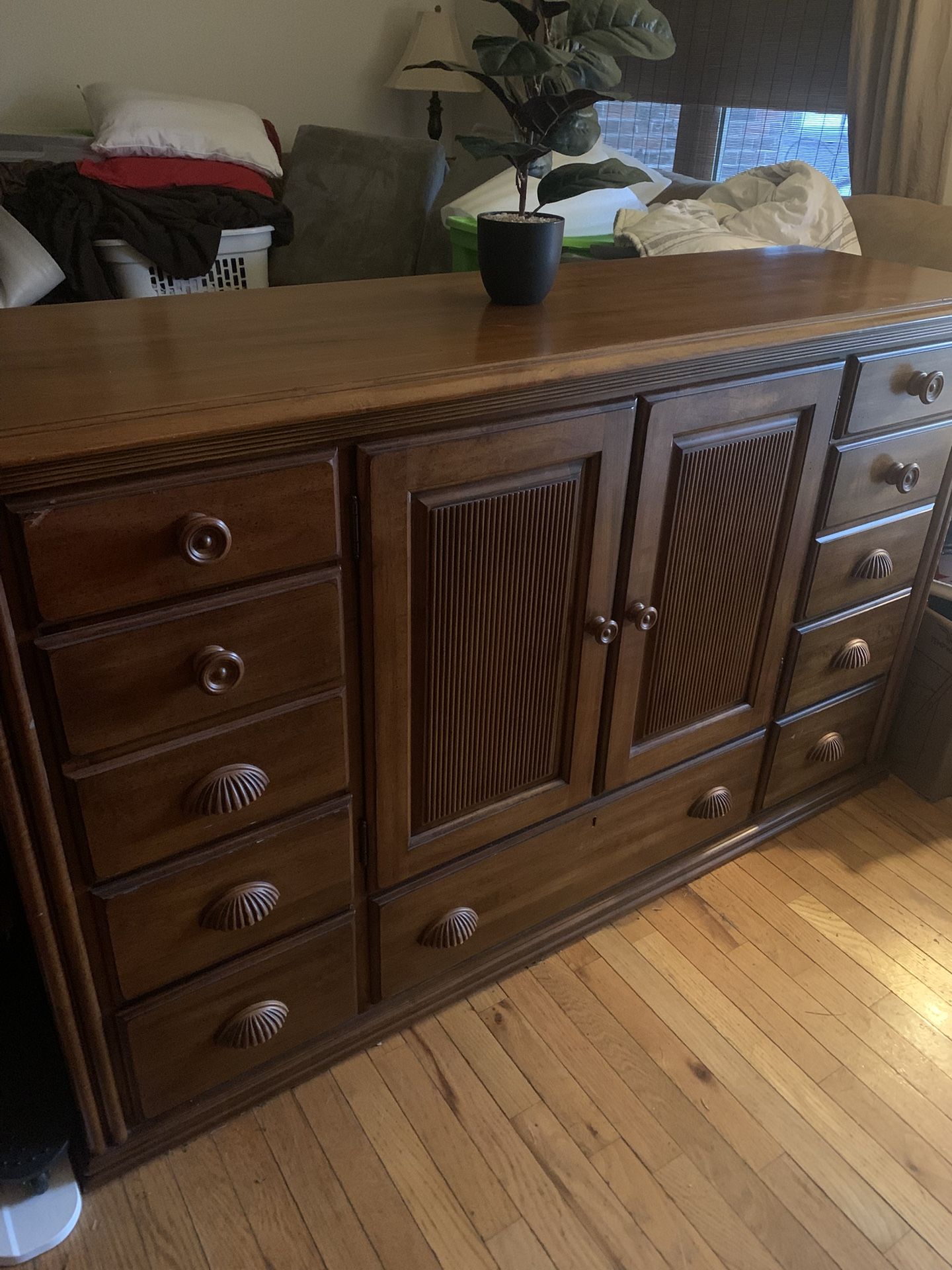 Beautiful Detailing Buffet/ Sideboard