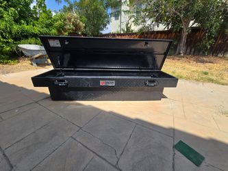Truck tool box