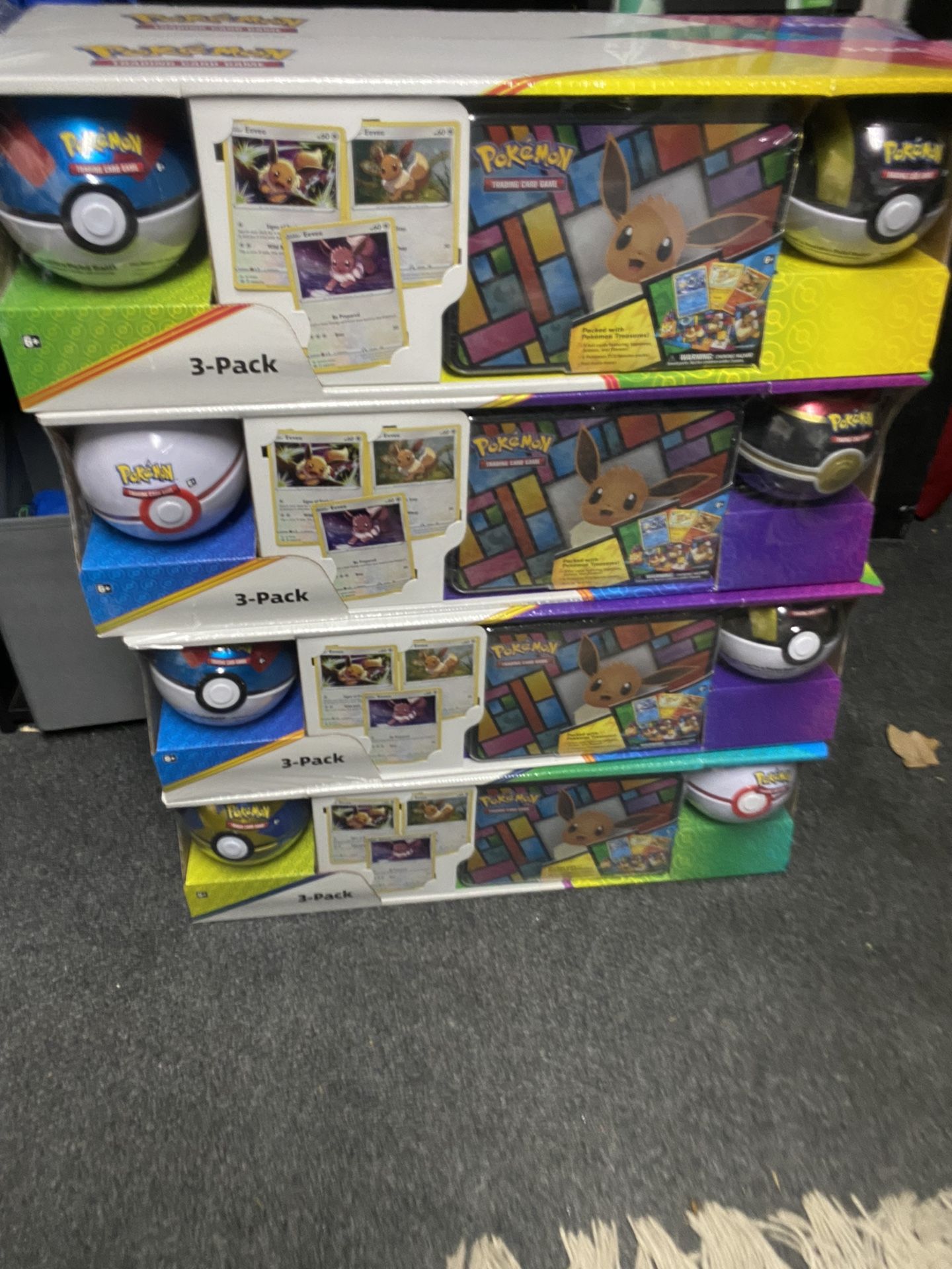 Pokemon Eevee Evolutions Tin & 2 Poké balls Costco Exclusive!!