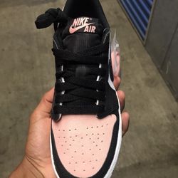Air Jordan 1 Retro Low OG Size 4y/5.5W