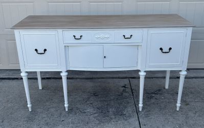 Absolutely Beautiful Buffet / Sideboard
