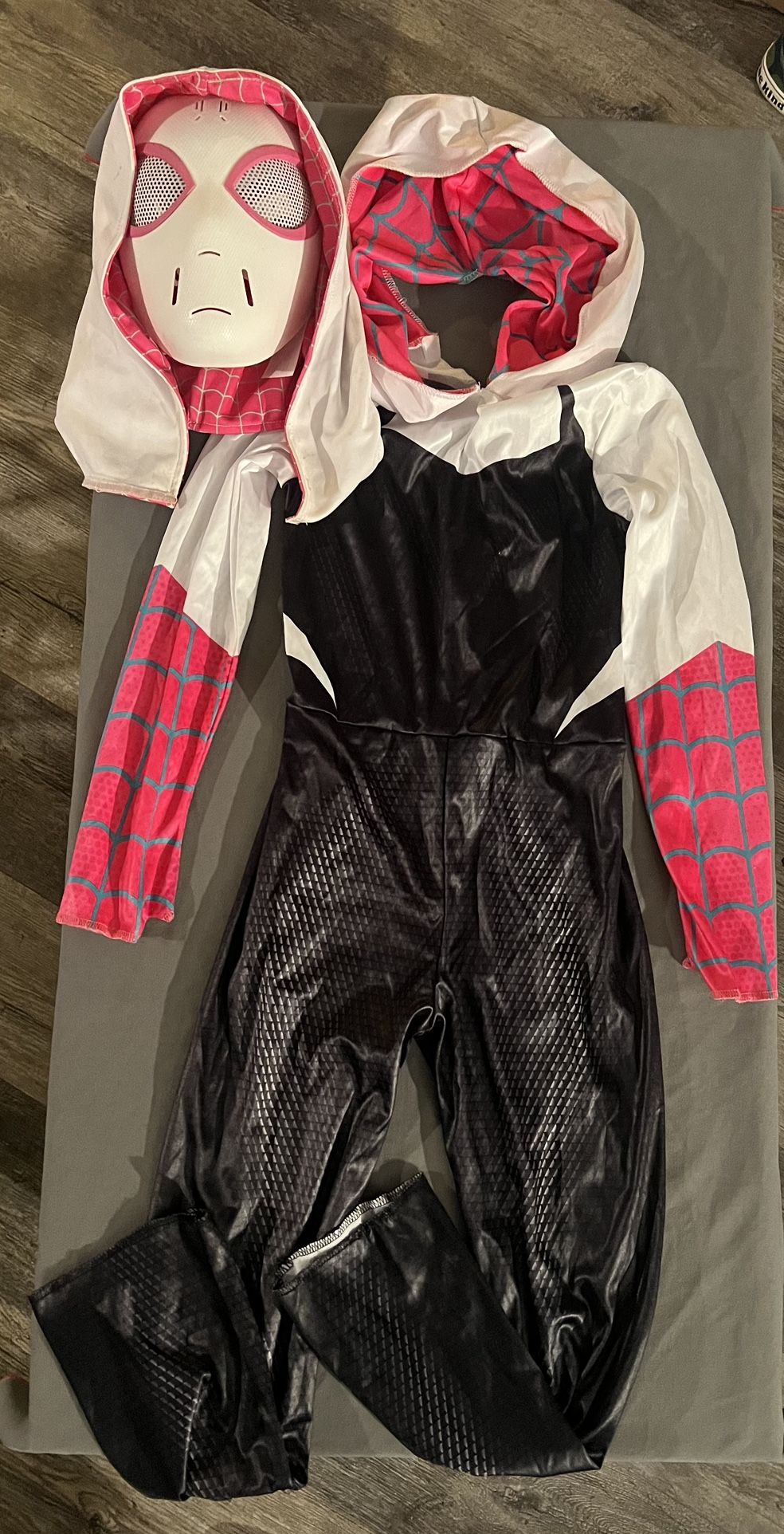 Spider-Gwen Girls (M) Costume w/Electronic Mask