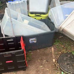 storage containers , no lids , need cleaned from being outside 5 dollars each