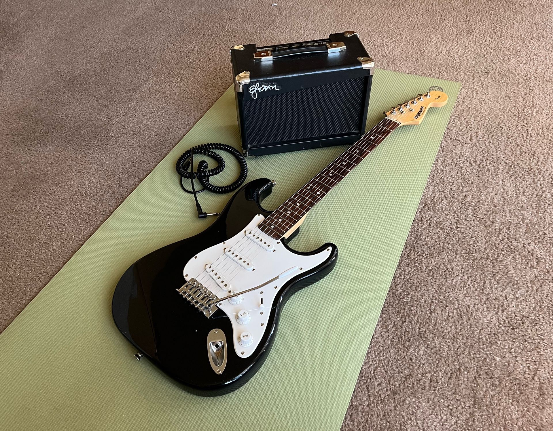 Fender Starcaster Strat Guitar With Amp
