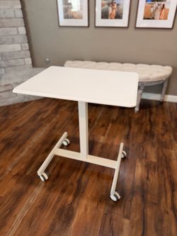 Mobile computer desk