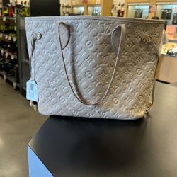 Louis Vuitton Never Full Tote