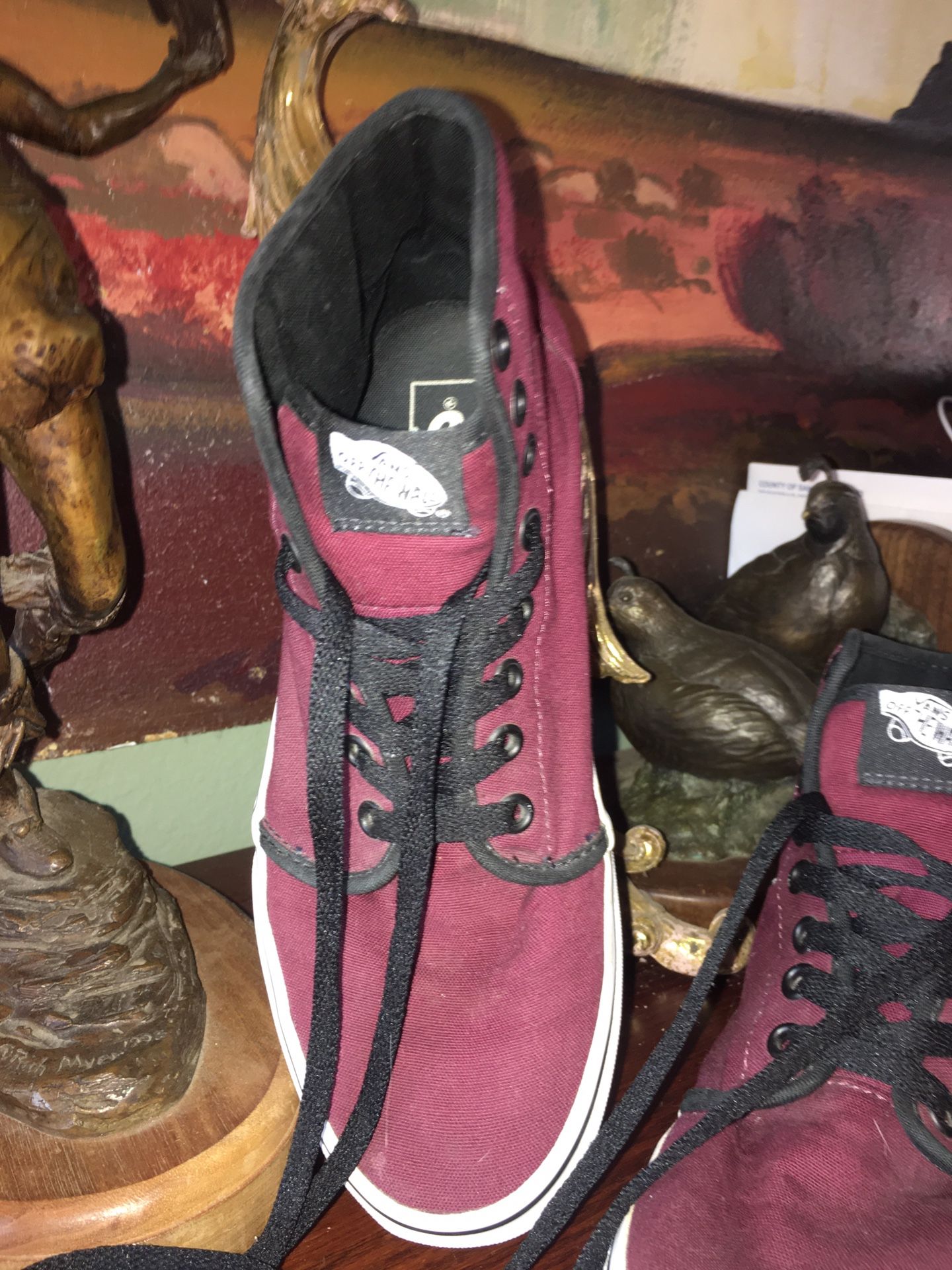 Vans of the wall cool burgundy semi new shoes in perfect clean condition size men’s 6 women’s 8
