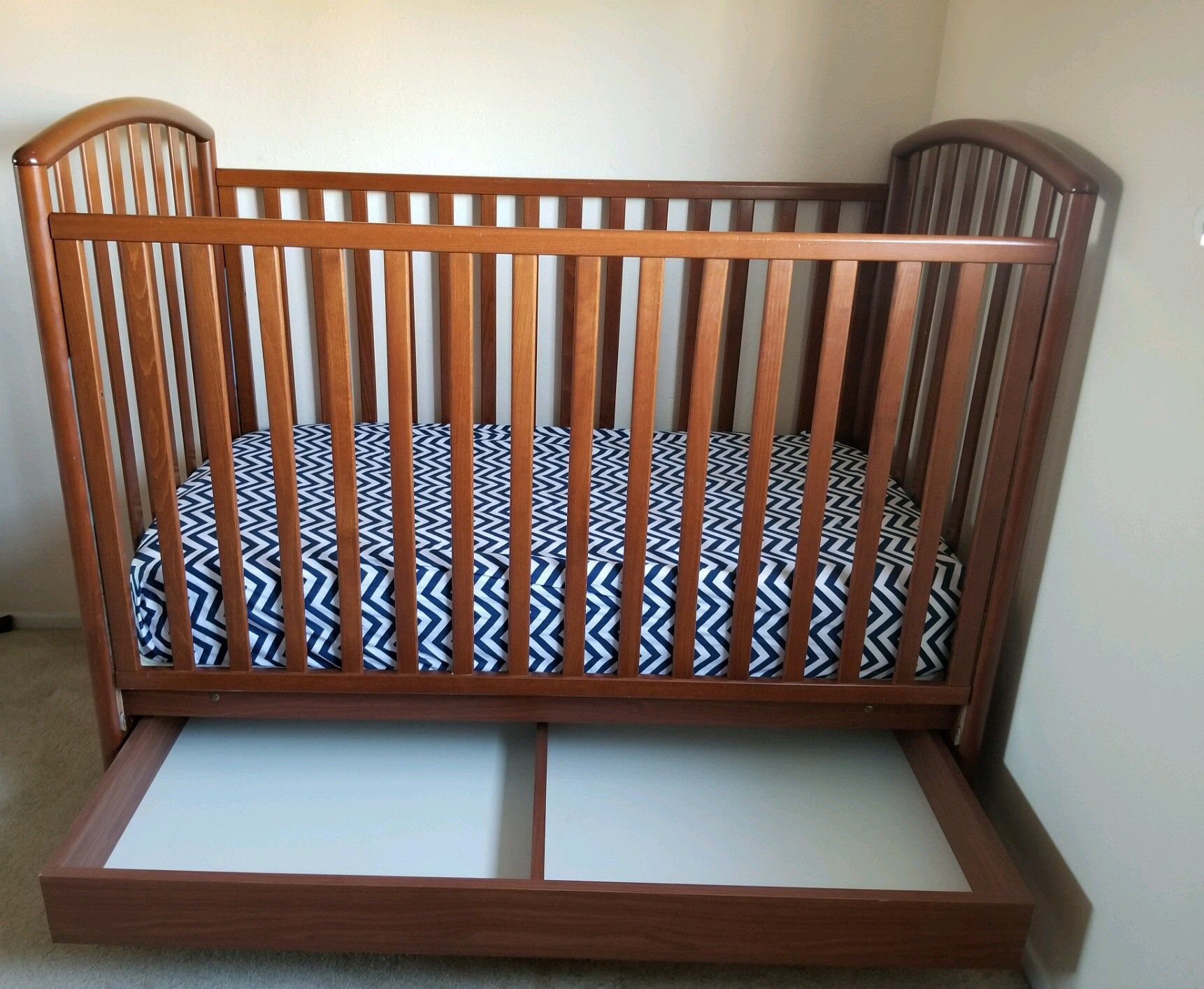 Crib and bouncy seat