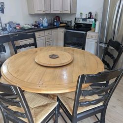 Beautiful Oak Dining Table & Chairs