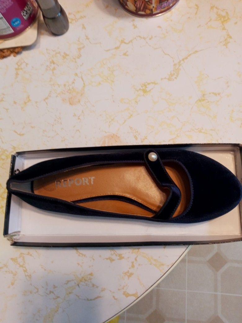Woman's Size 8.5 Flat Shoe, Brand New