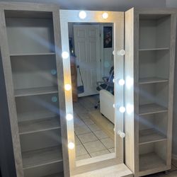 Vanity mirror set 