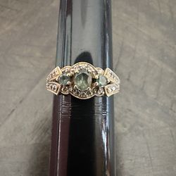 14k gold diamond and green stone ring signed WB beautiful vintage ring 