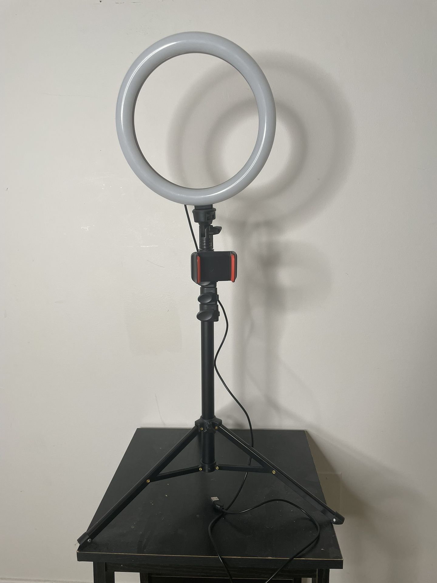 Tripod Light Ring With Cellphone Holder