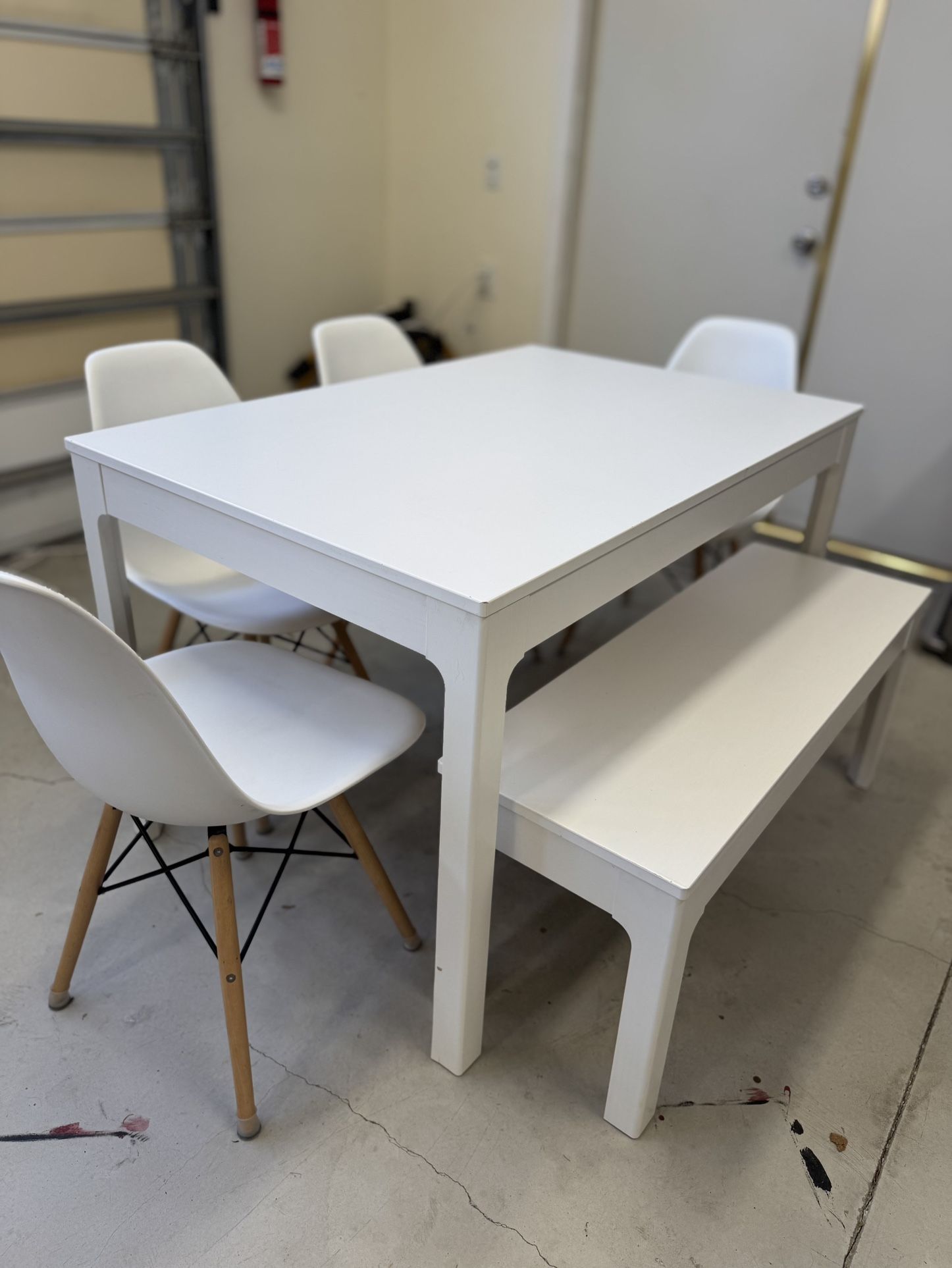 Extendable Dining Table Set – Includes Bench + 4 Chairs