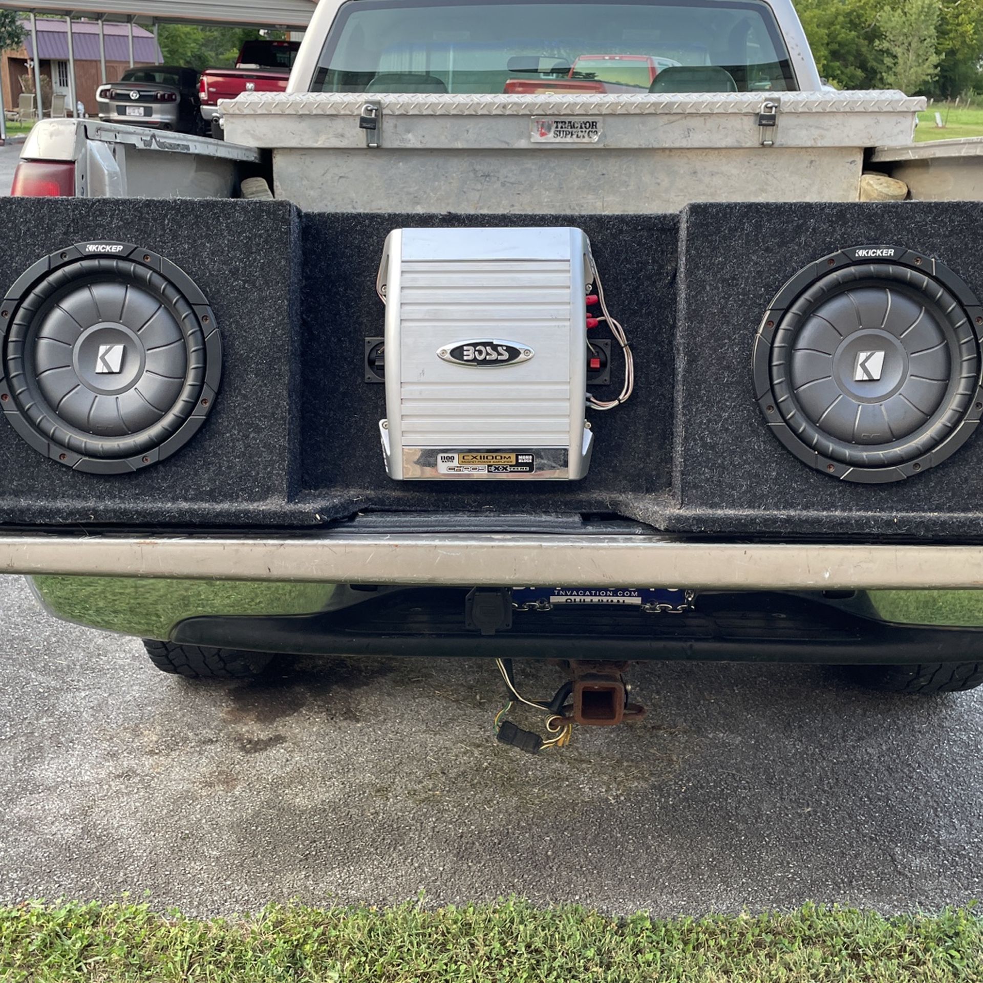 Boss 1100 Watt Amp, 2-10” Kicker Subs In Truck Box.